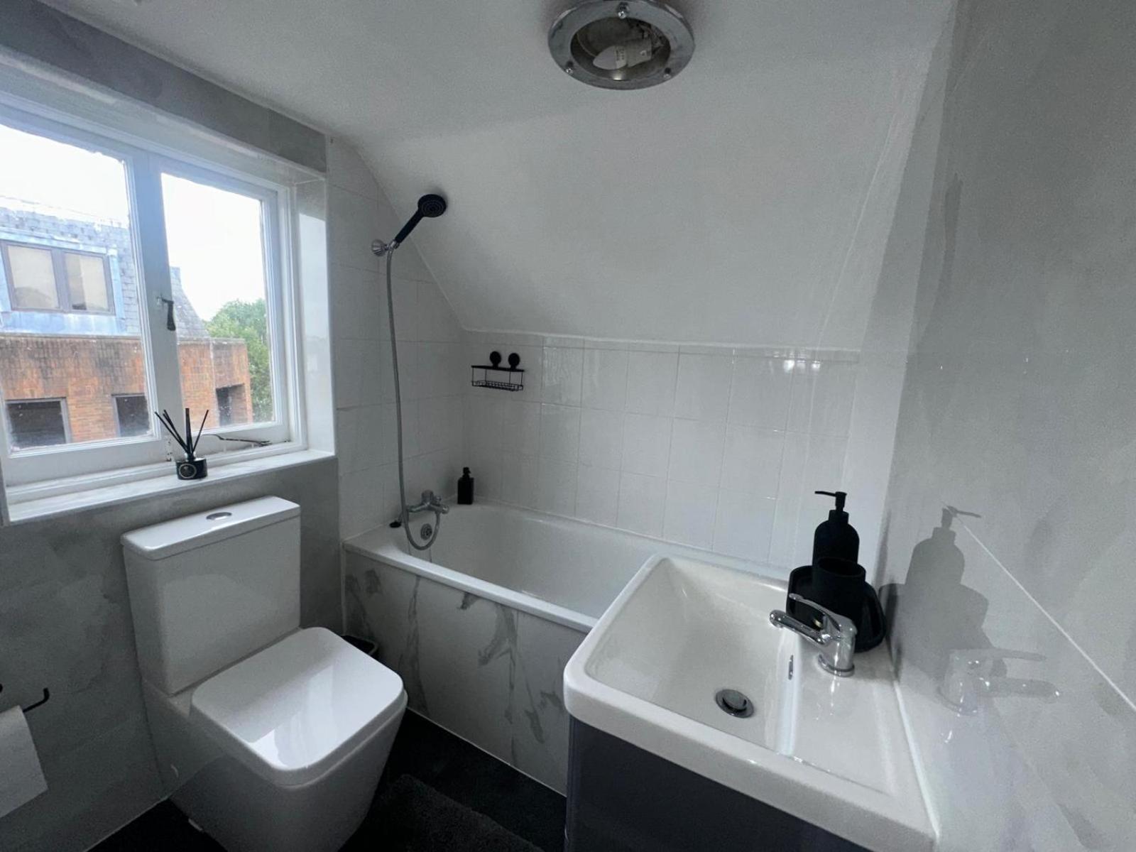 New One Bedroom In Chiswick * Londres