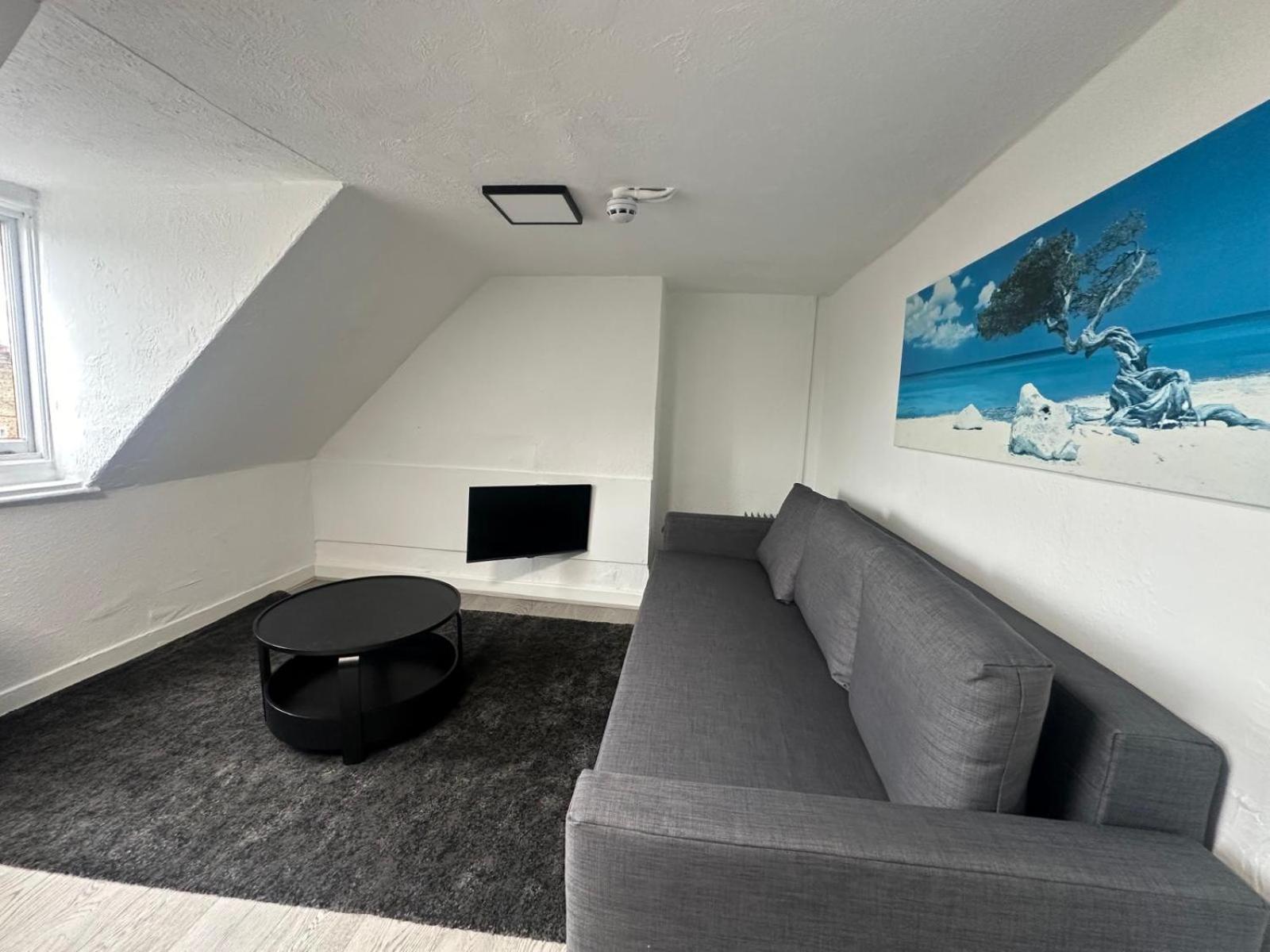 New One Bedroom In Chiswick Appartement